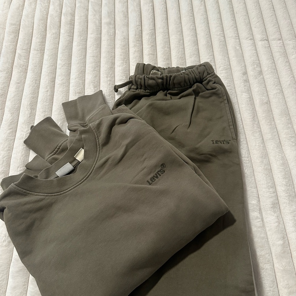 Levi's Khaki Sweatshirt and Joggers Set